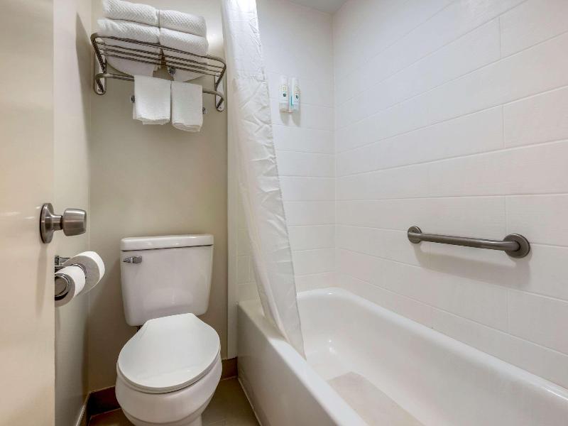 Quality Inn & Suites New Hartford - Utica image