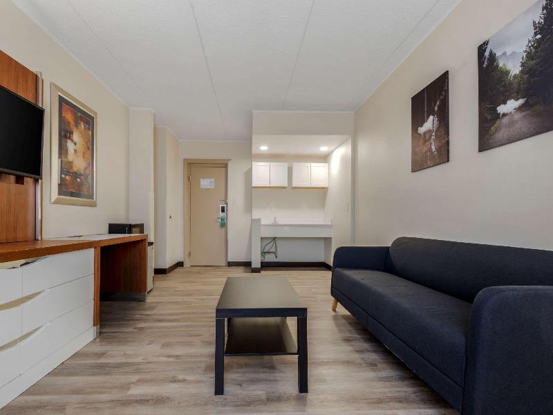 Quality Inn & Suites New Hartford - Utica image