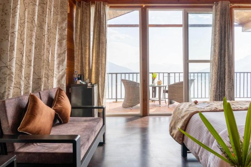 Le ROI Floating Huts & Eco Rooms image