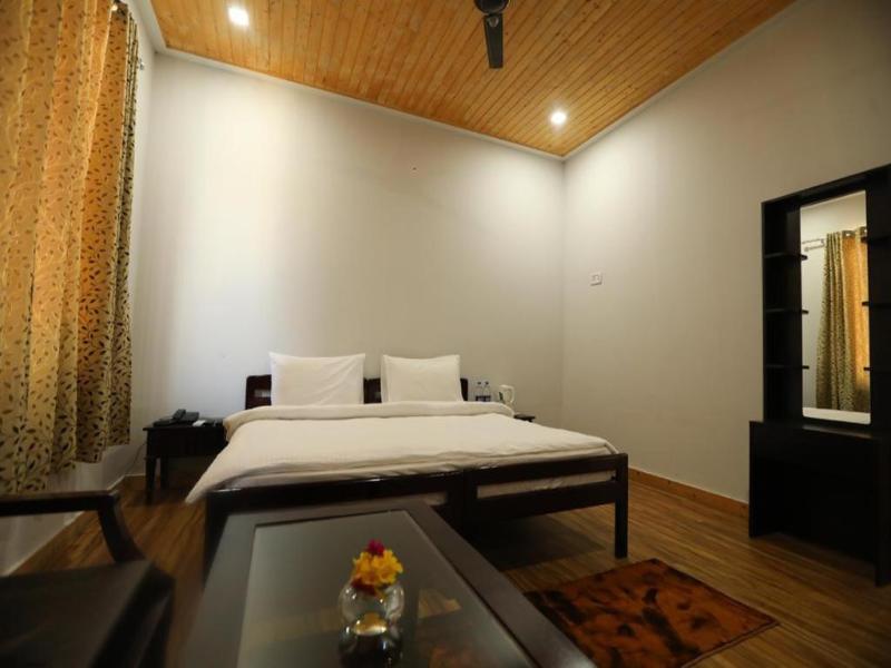 Le ROI Floating Huts & Eco Rooms image