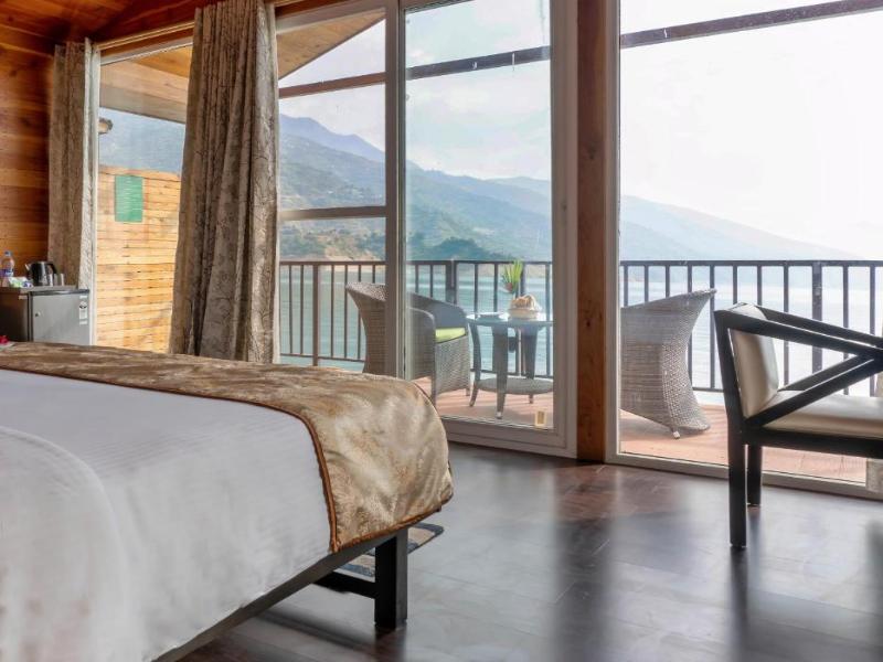Le ROI Floating Huts & Eco Rooms image