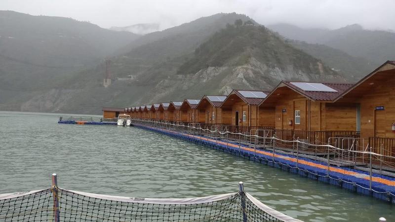 Le ROI Floating Huts & Eco Rooms image