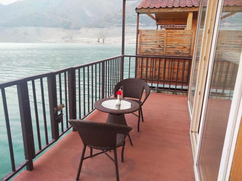 Le ROI Floating Huts & Eco Rooms image