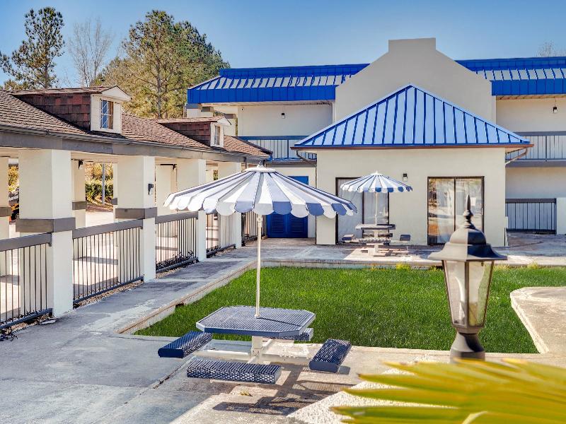 Rodeway Inn Greenwood image