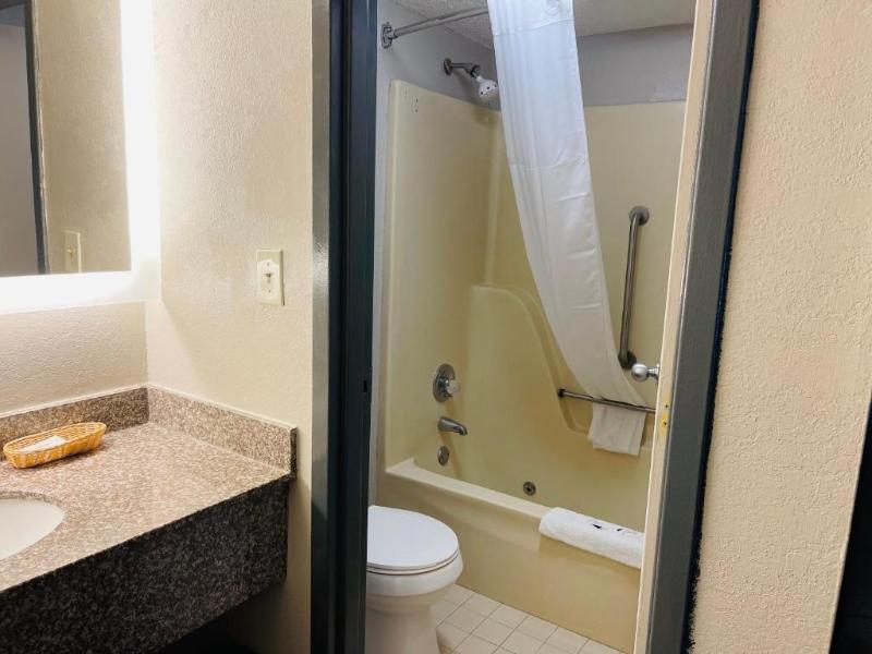 Rodeway Inn Greenwood image
