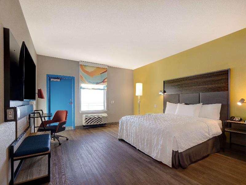 Tru by Hilton Galveston image