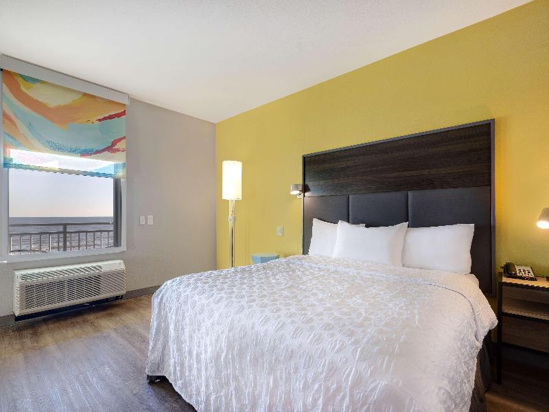 Tru by Hilton Galveston image