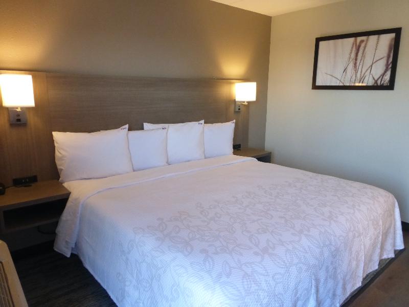 Red Roof Inn Bourbonnais image