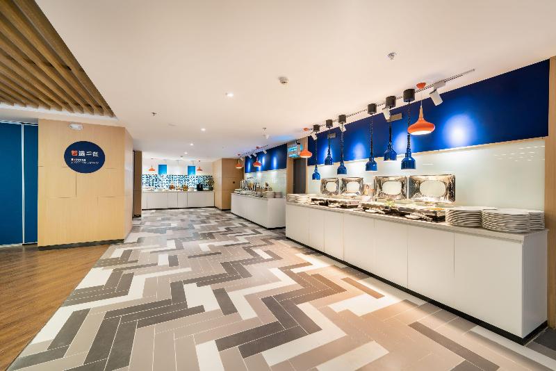 Holiday Inn Express Linzhi Airport image