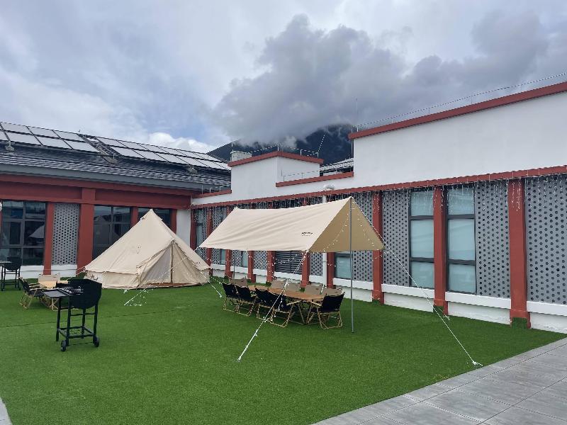 Holiday Inn Express Linzhi Airport image