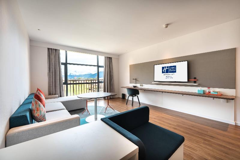 Holiday Inn Express Linzhi Airport image 1