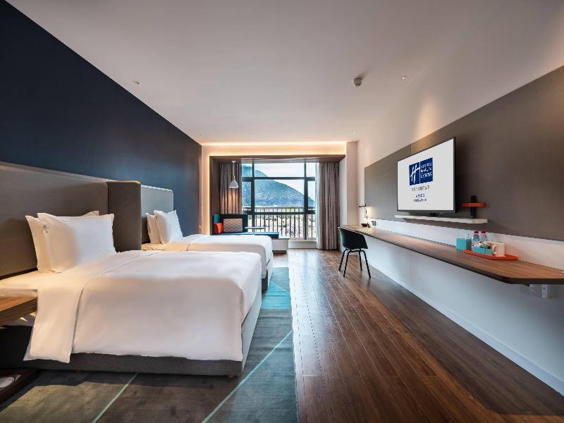 Holiday Inn Express Linzhi Airport image