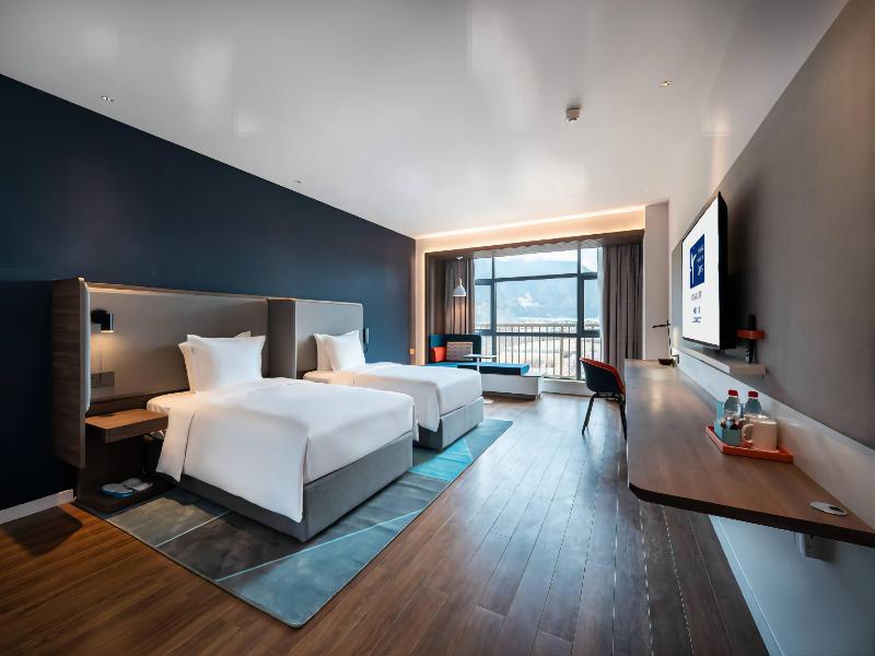 Holiday Inn Express Linzhi Airport image
