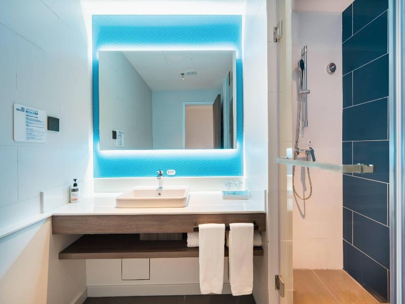 Holiday Inn Express Linzhi Airport image