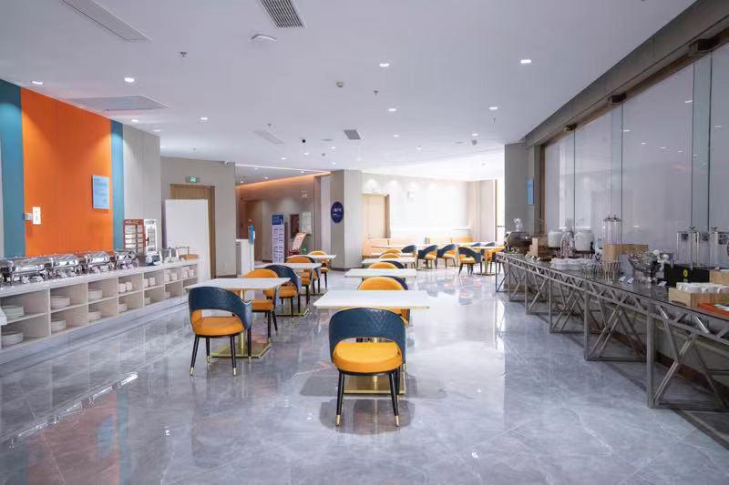 Holiday Inn Express Hengshui Railway Station image 1