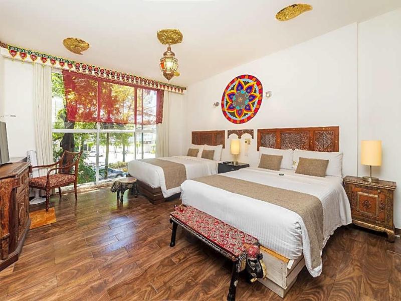 Collection O Casa Anzures Thematic, Mexico City image