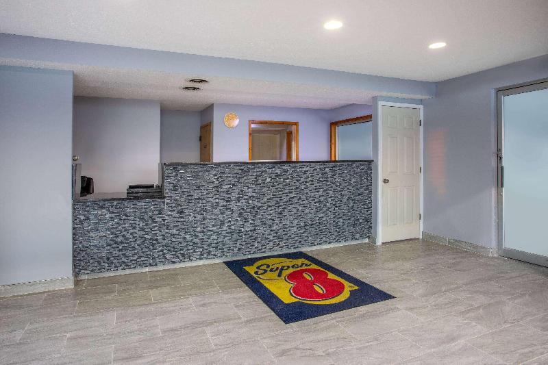 . Super 8 by Wyndham Missouri Valley
