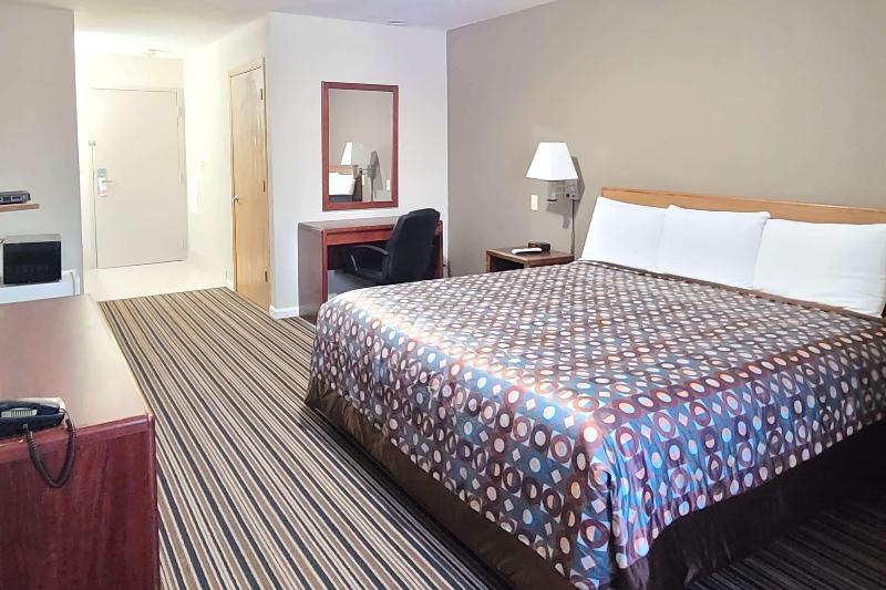 Super 8 by Wyndham Missouri Valley image