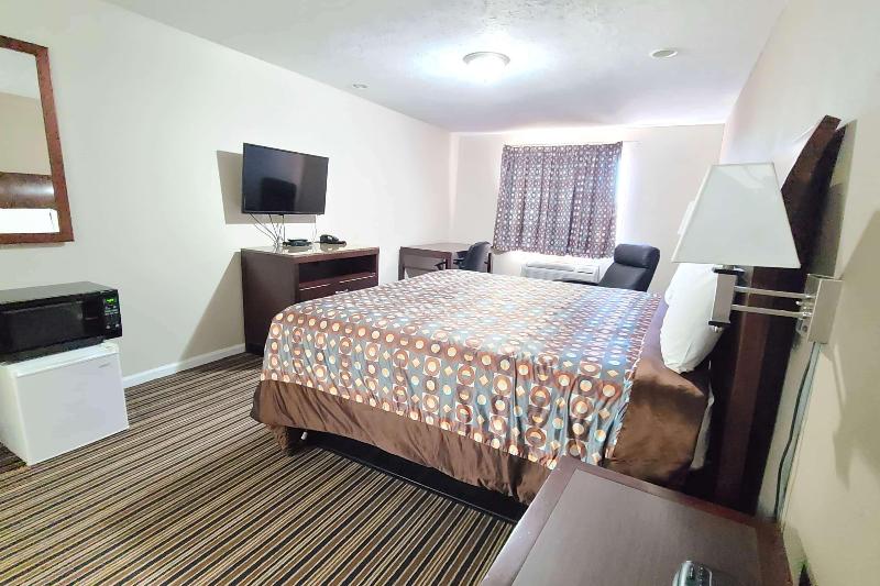 Super 8 by Wyndham Missouri Valley image