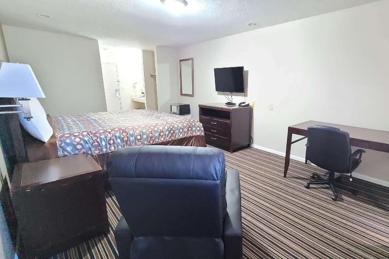 Super 8 by Wyndham Missouri Valley image