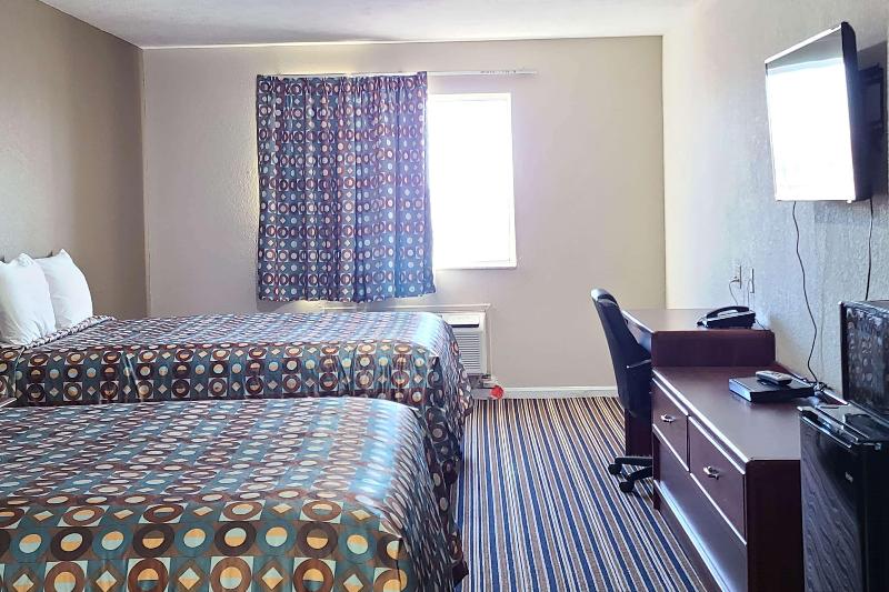 Super 8 by Wyndham Missouri Valley image