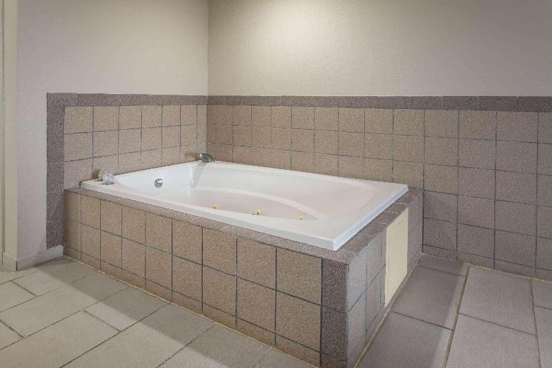 Super 8 by Wyndham Missouri Valley image