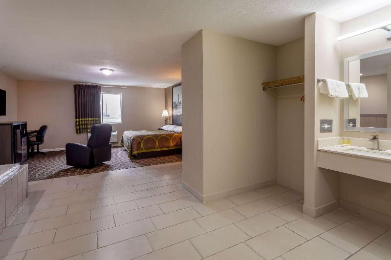 Super 8 by Wyndham Missouri Valley image