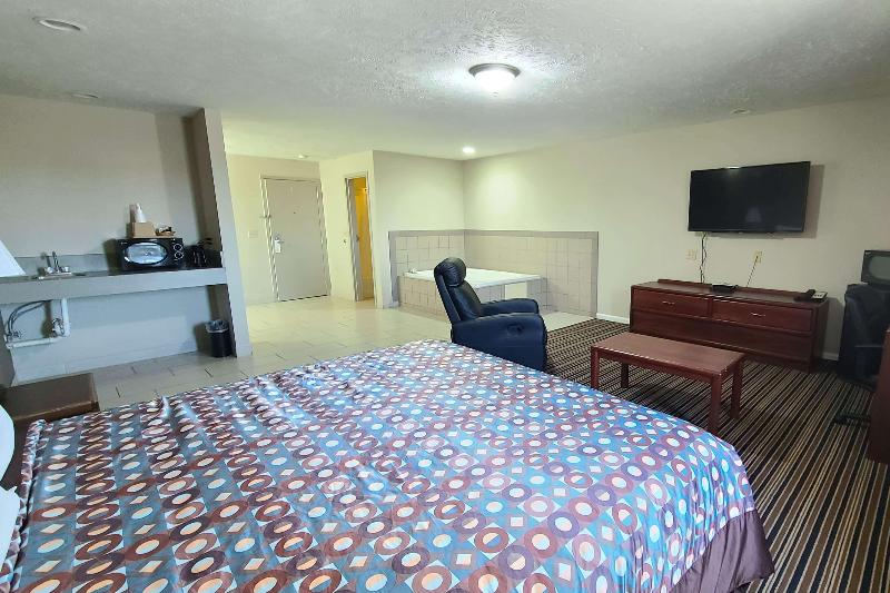 Super 8 by Wyndham Missouri Valley image