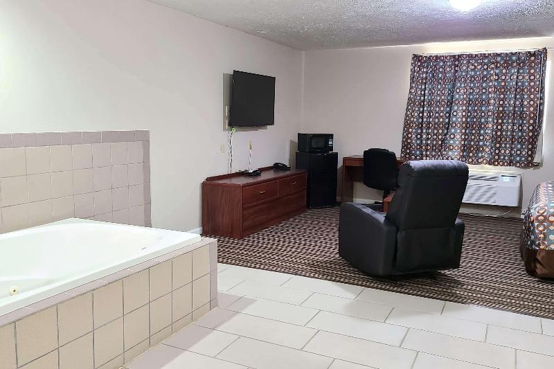 Super 8 by Wyndham Missouri Valley image