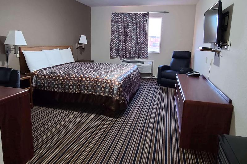 Super 8 by Wyndham Missouri Valley image