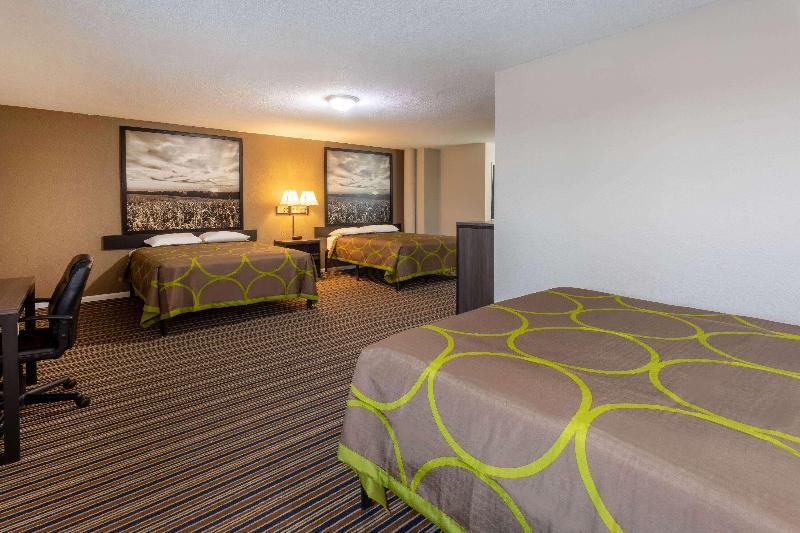Super 8 by Wyndham Missouri Valley image