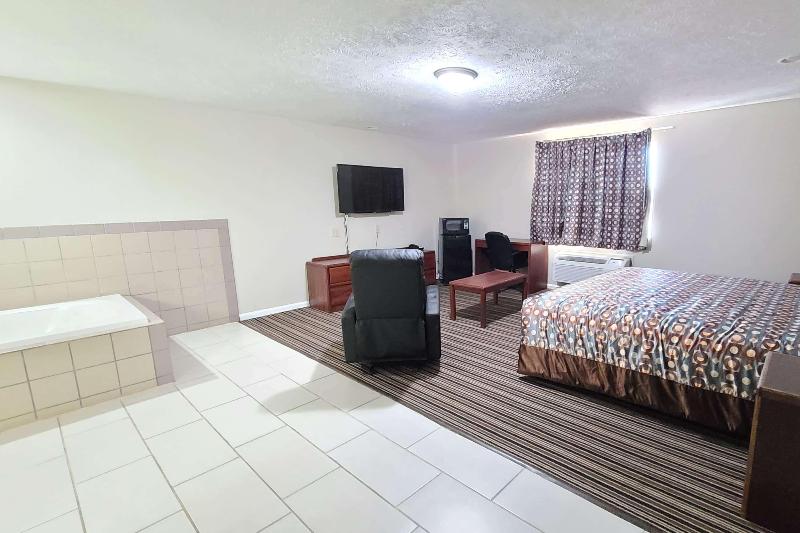 Super 8 by Wyndham Missouri Valley image