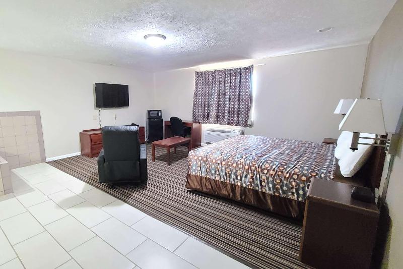 Super 8 by Wyndham Missouri Valley image