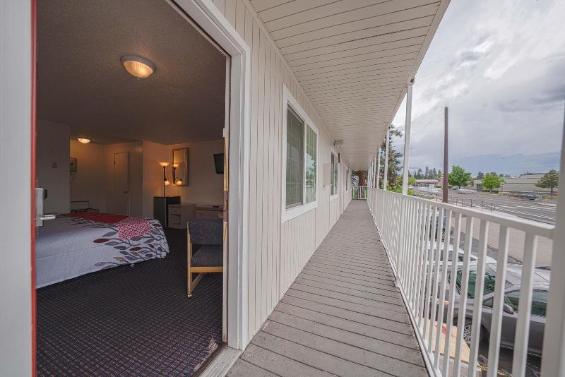 Budget Inn Bend image