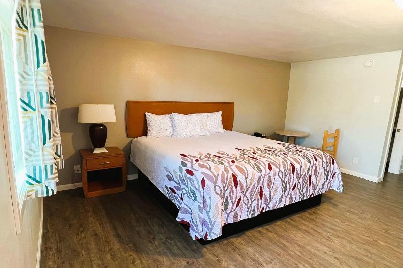 Budget Inn Bend image