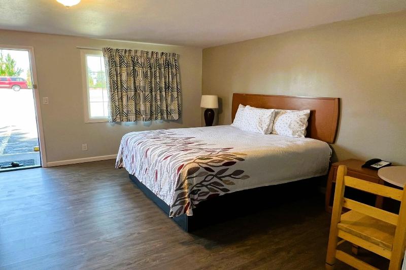 Budget Inn Bend image