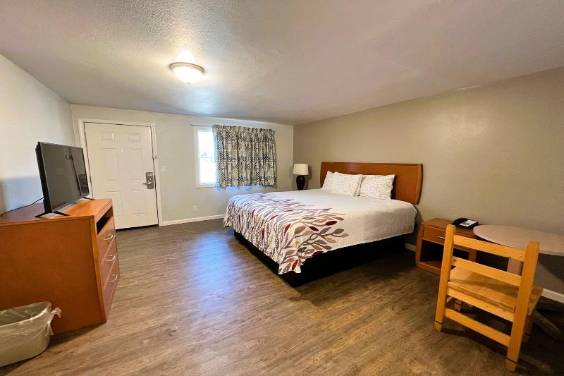 Budget Inn Bend image