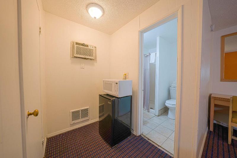 Budget Inn Bend image
