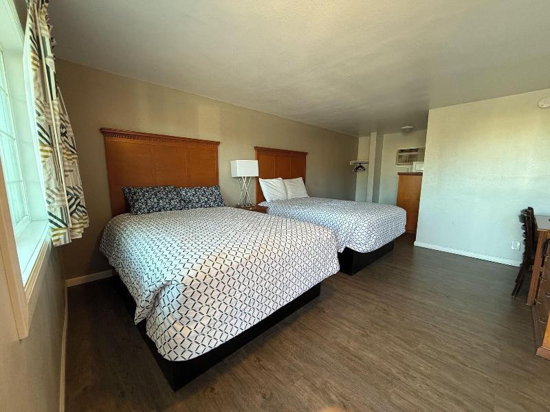 Budget Inn Bend image