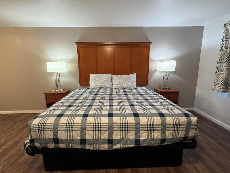 Budget Inn Bend image