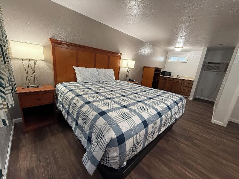 Budget Inn Bend image