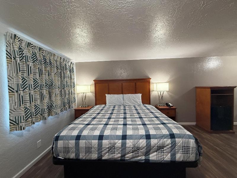 Budget Inn Bend image