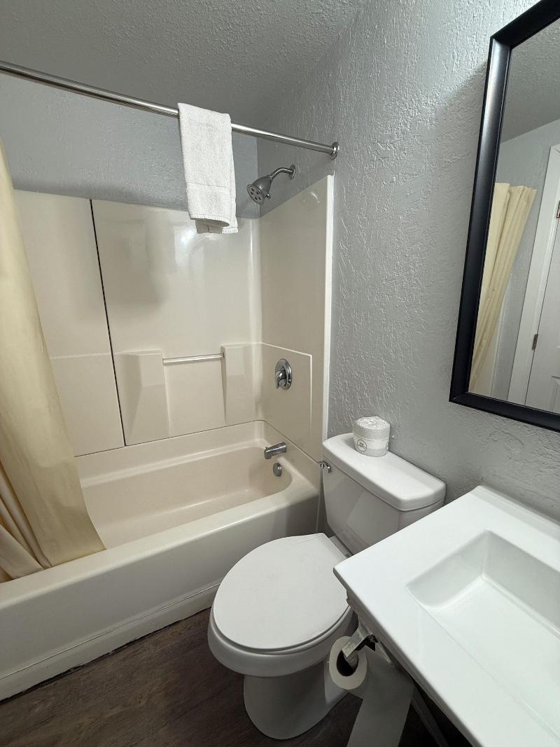 Budget Inn Bend image