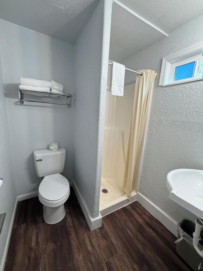 Budget Inn Bend image