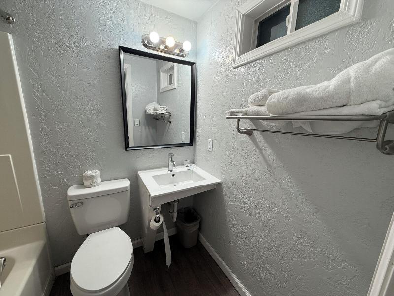 Budget Inn Bend image