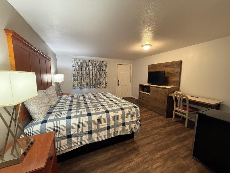 Budget Inn Bend image