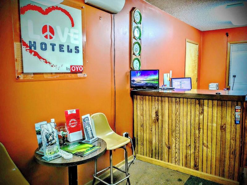 Love Hotels Voyageur by OYO at International Falls image