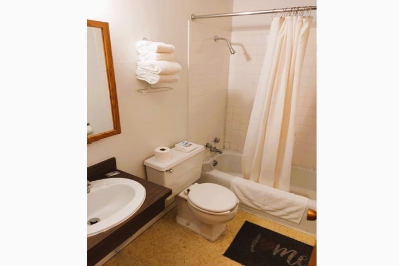 Love Hotels Voyageur by OYO at International Falls image