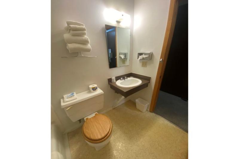 Love Hotels Voyageur by OYO at International Falls image