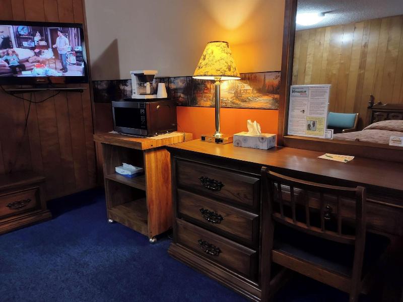 Love Hotels Voyageur by OYO at International Falls image
